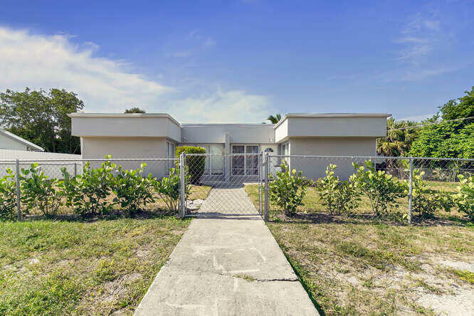 Property Photo:  2425 Ranch House Road  FL 33406 