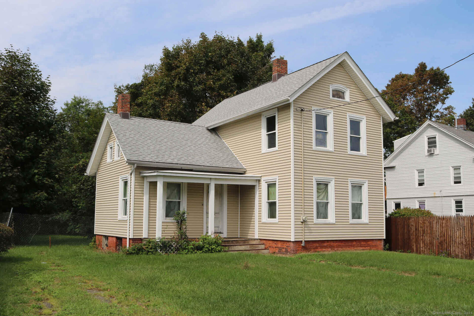 Property Photo:  186 Circular Avenue  CT 06514 