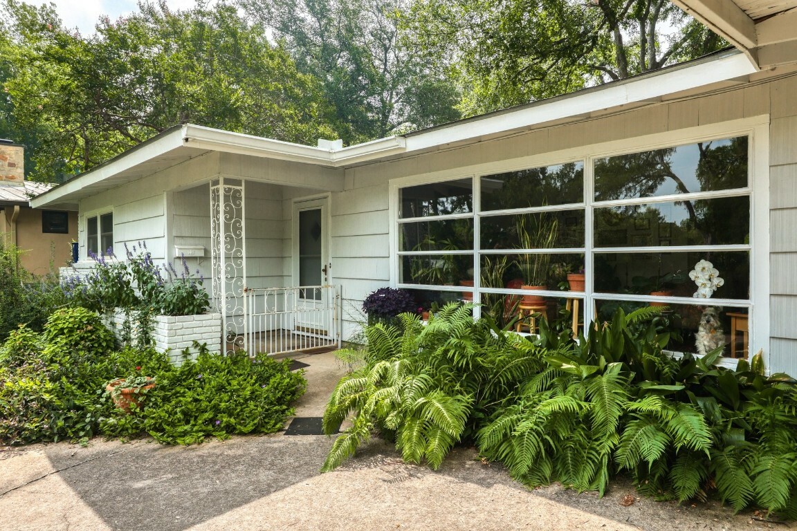 Property Photo:  2905 Rae Dell Avenue  TX 78704 