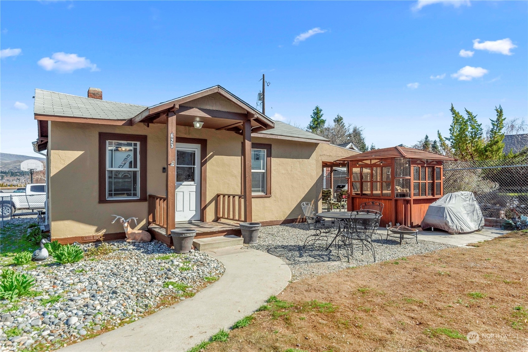 Property Photo: 623 Sunset Avenue WA 98801