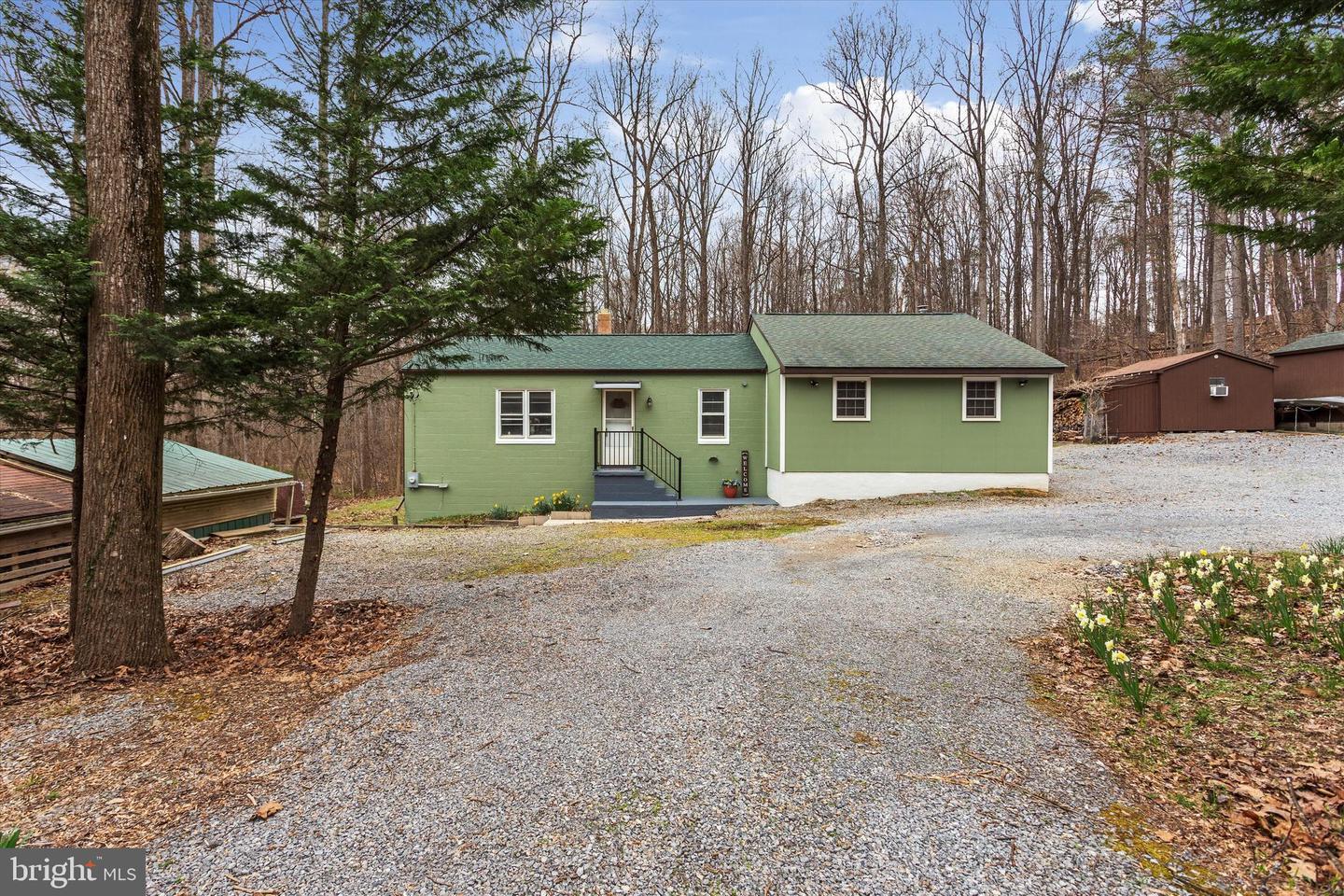 Property Photo: 557 Beechwood Lane VA 20135