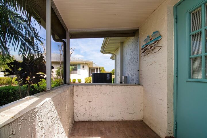 Property Photo:  1903 Canterbury Lane B12  FL 33573 