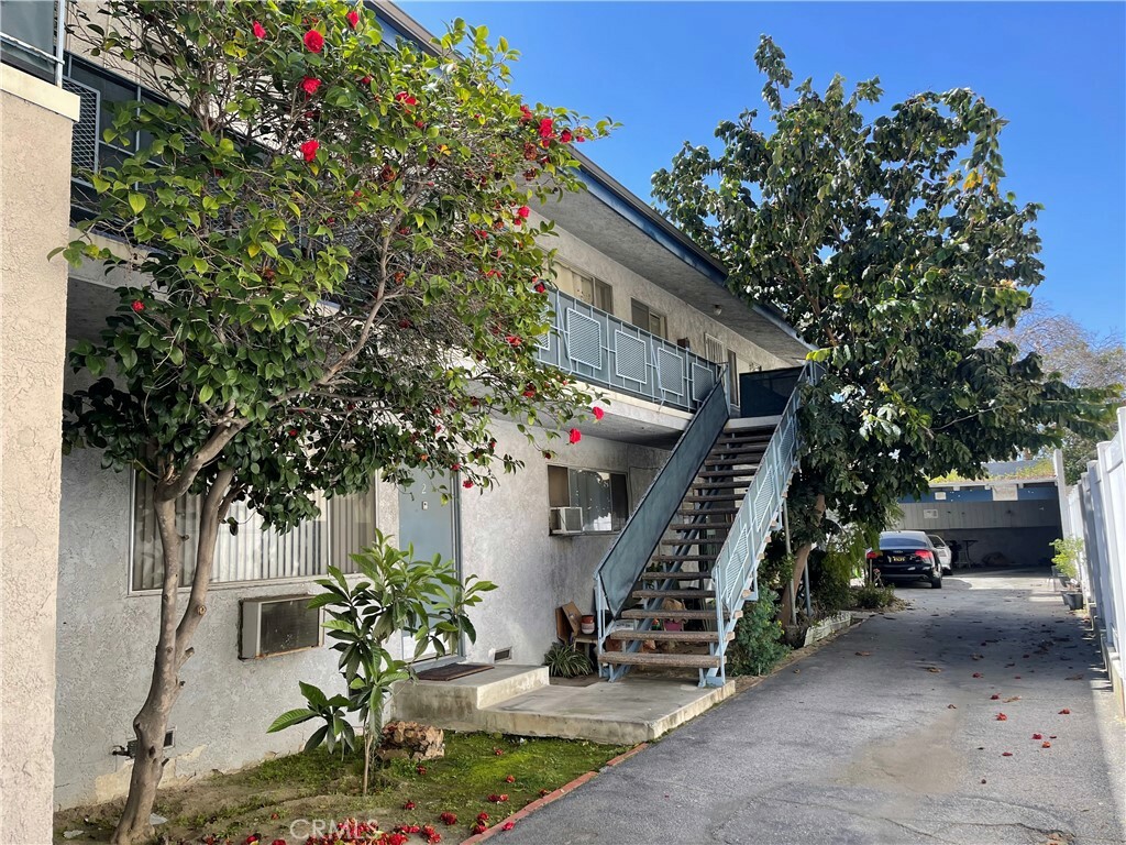 Property Photo:  5653 Laurel Canyon Boulevard  CA 91607 