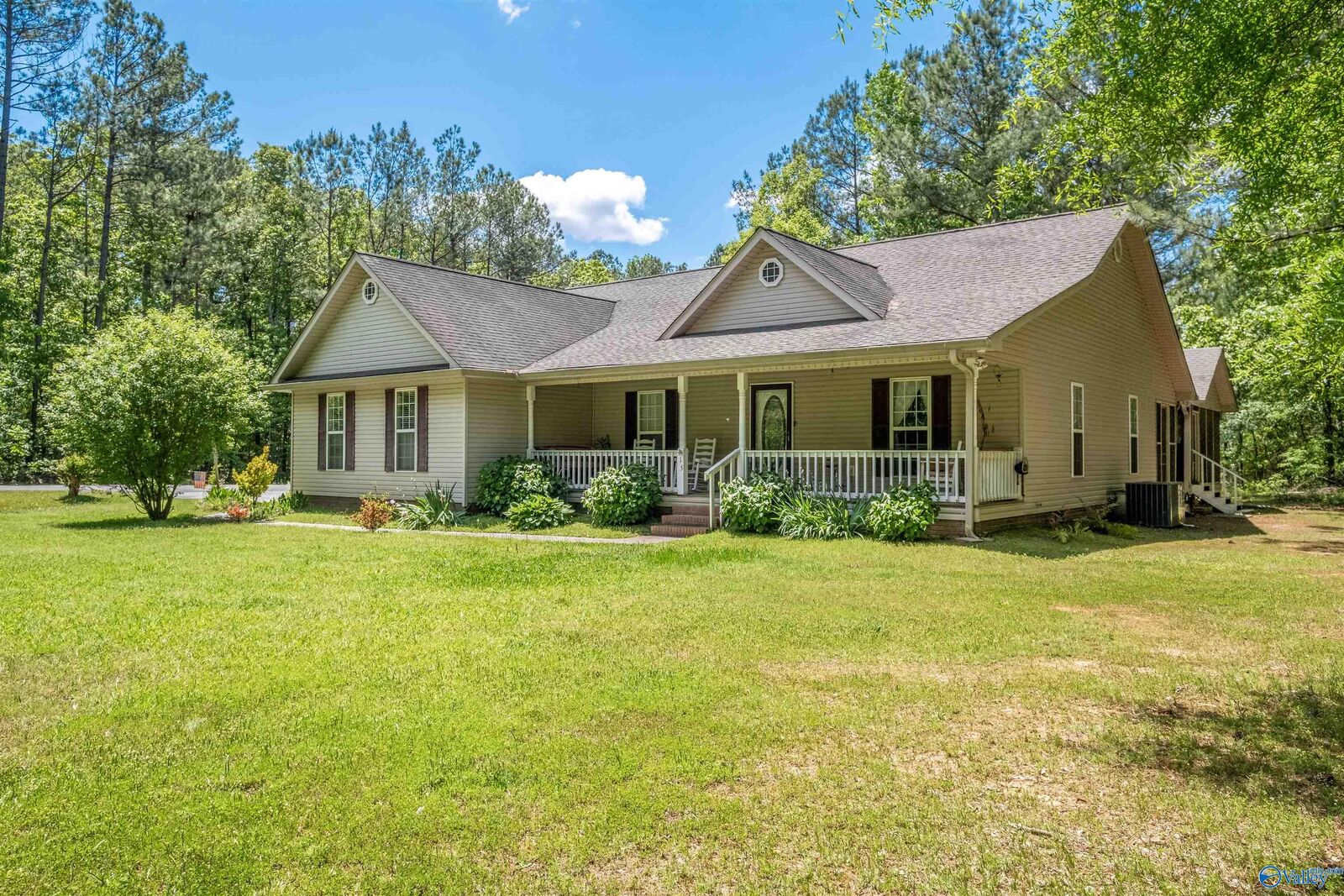 Property Photo: 315 Oak Hill Drive AL 35960