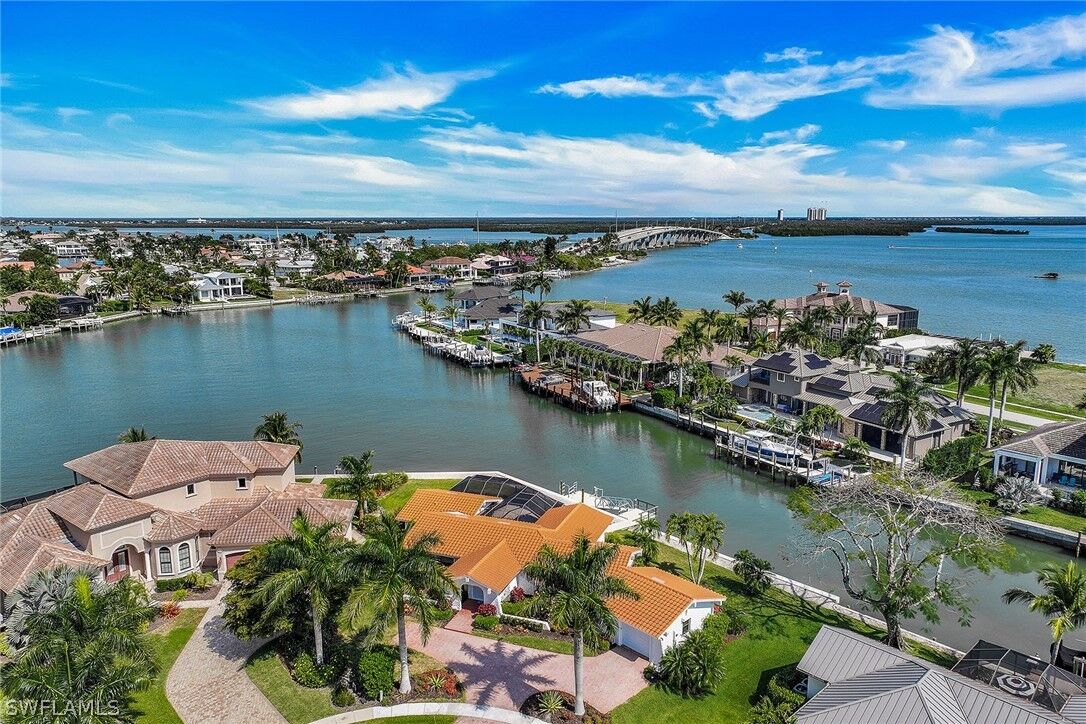 Property Photo: 1421 Firwood Court FL 34145