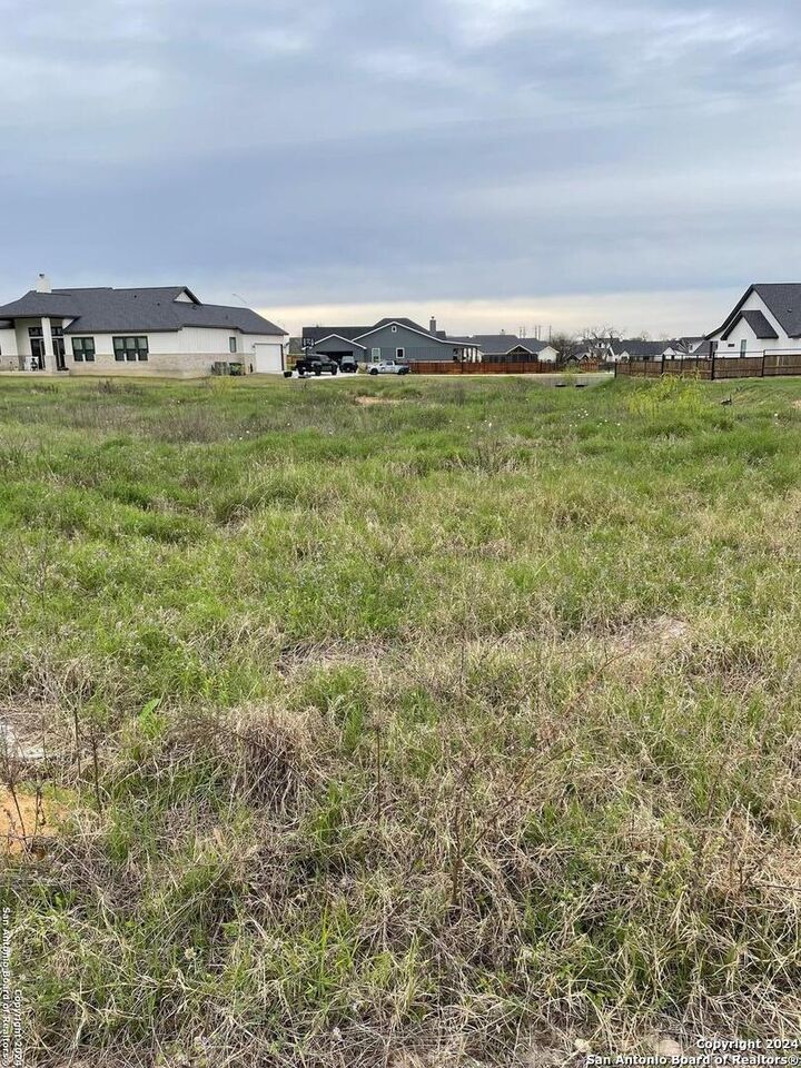 Property Photo: 120 Bayberry Ct TX 78121