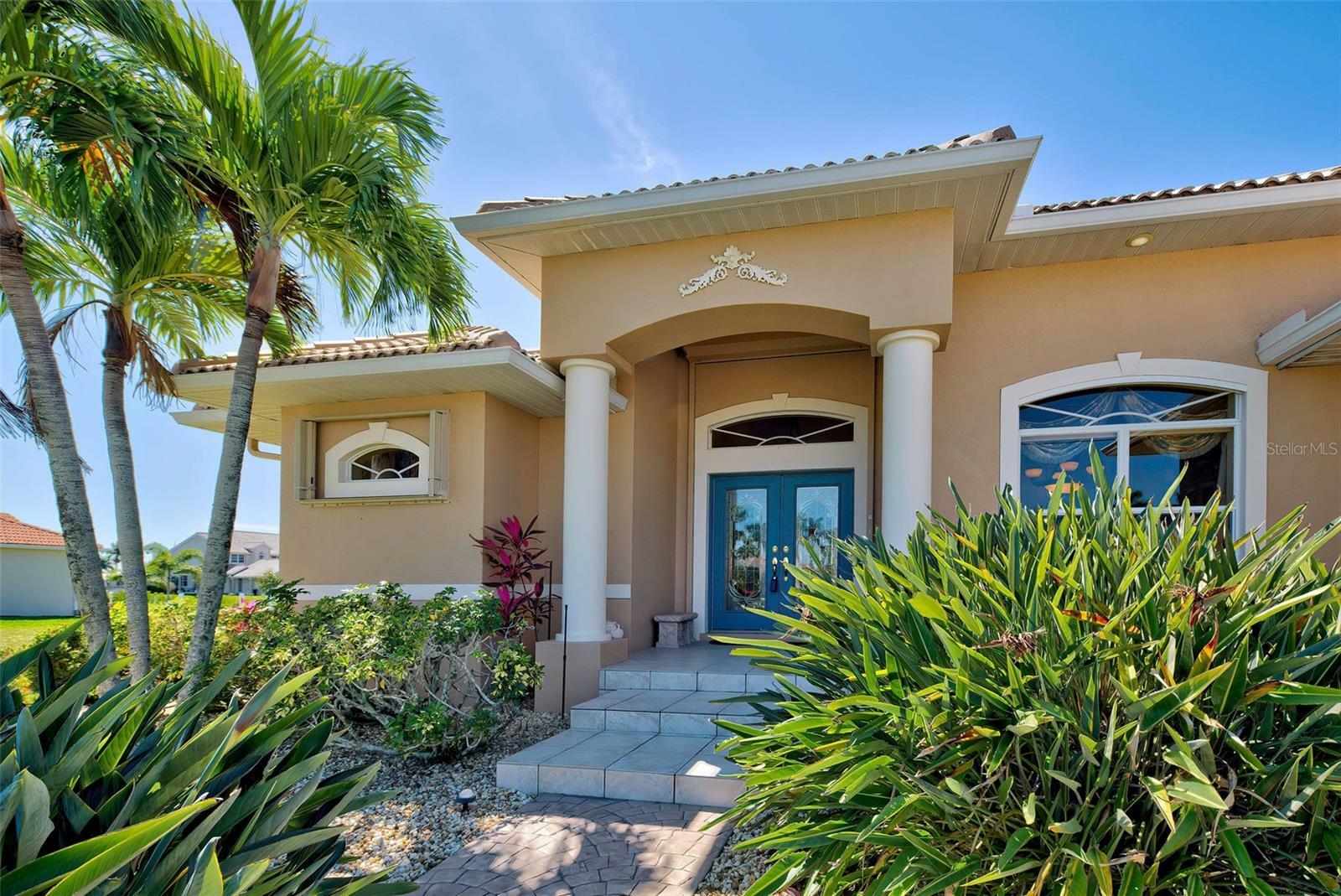 Property Photo: 1429 Blue Jay Court FL 33950