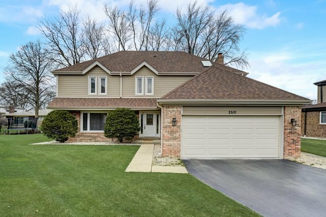 Property Photo:  2510 E Hartford Court  IL 60004 