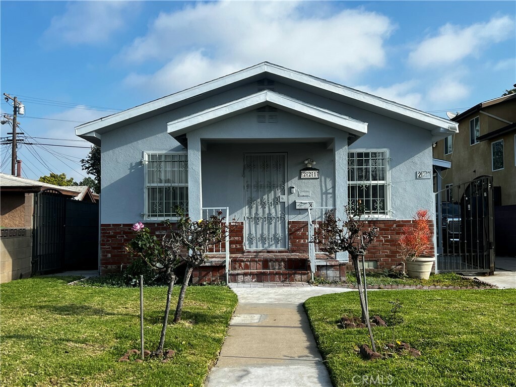 Property Photo:  221 E 104th Street  CA 90003 