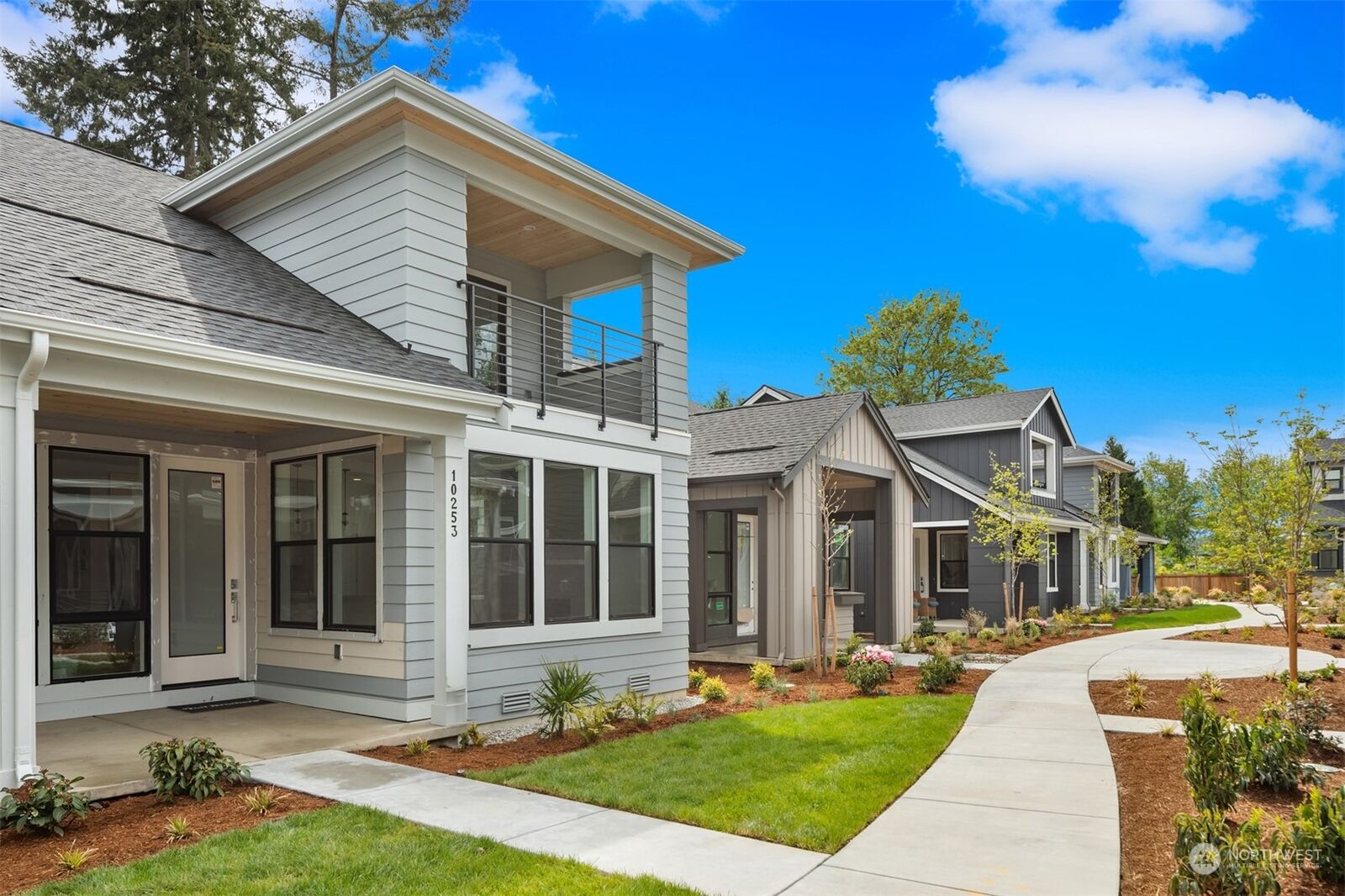 Property Photo:  10253 (Hs 32)  135th Circle NE  WA 98033 