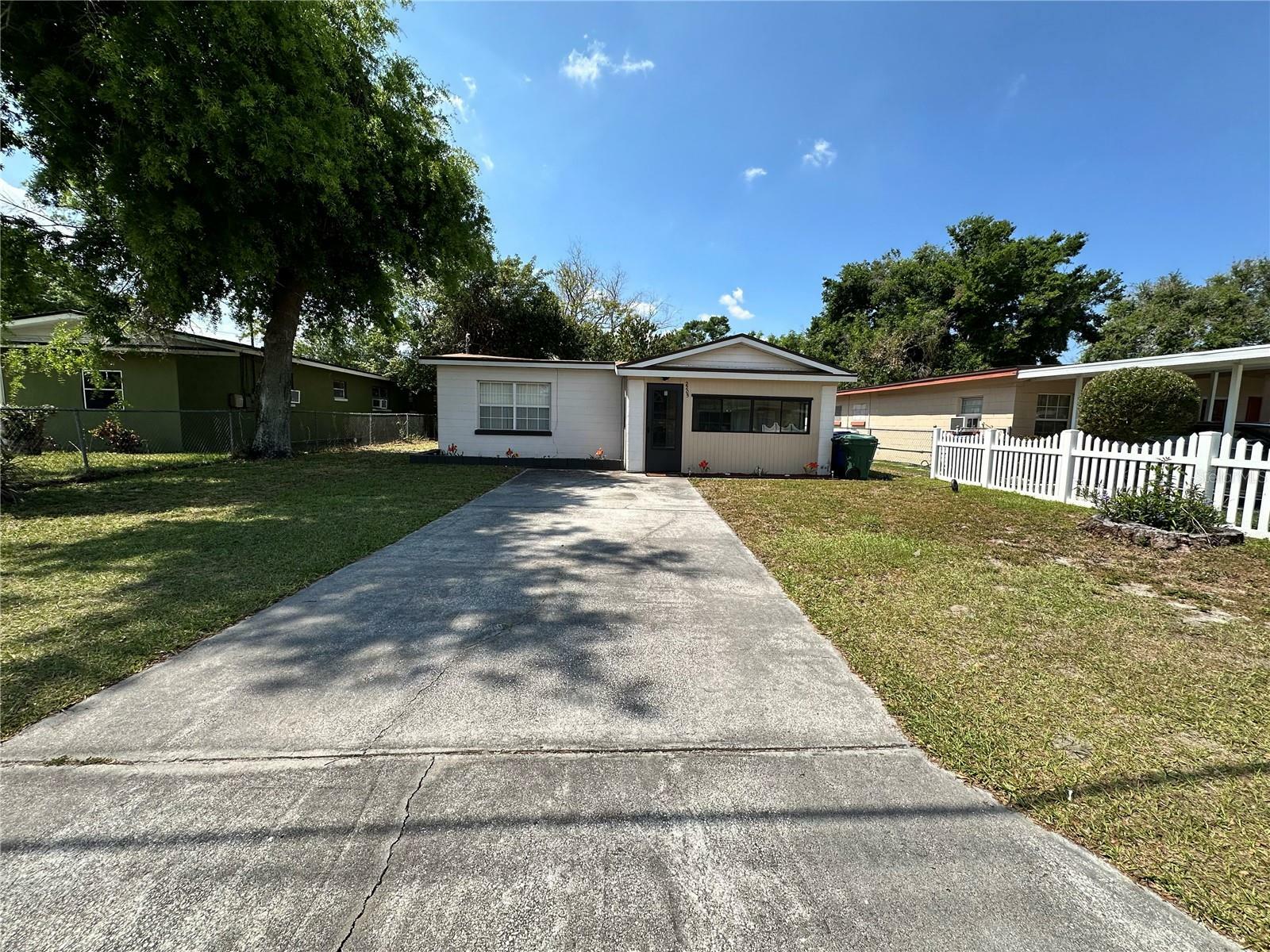 Property Photo: 2205 5th Street NE FL 33881