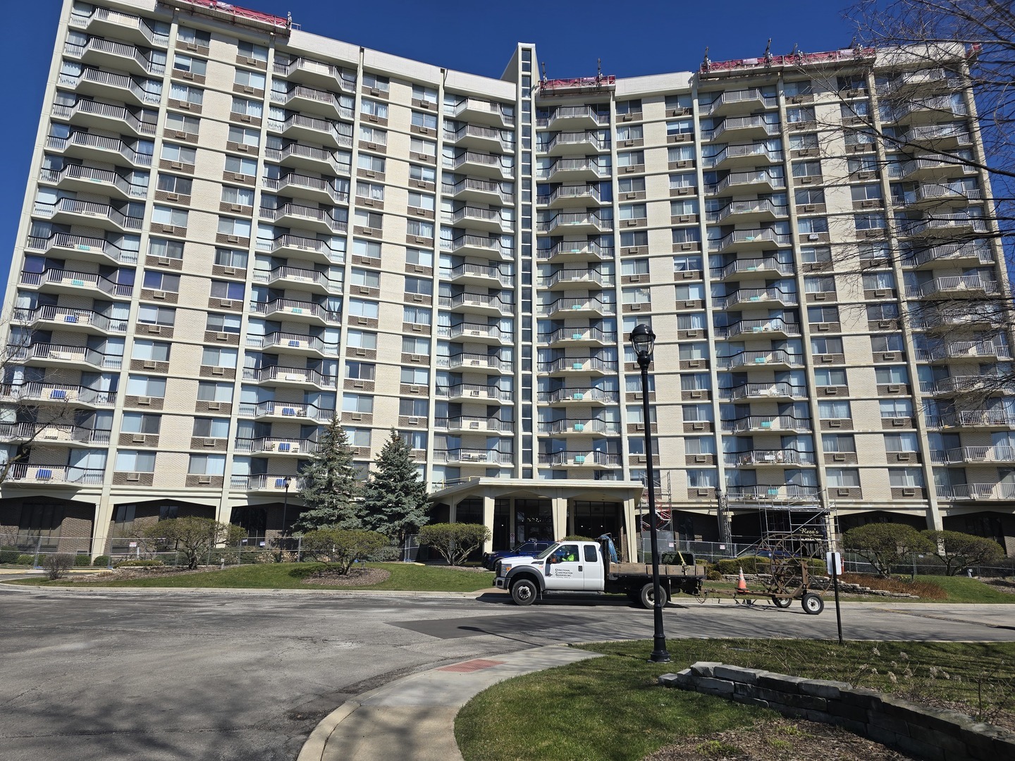 Property Photo:  40 N Tower Road 6M  IL 60523 