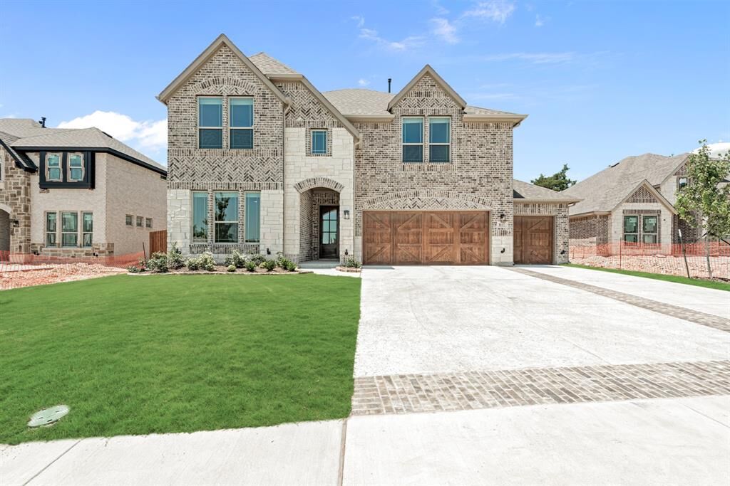 Property Photo: 1137 Cardinal Drive TX 76065