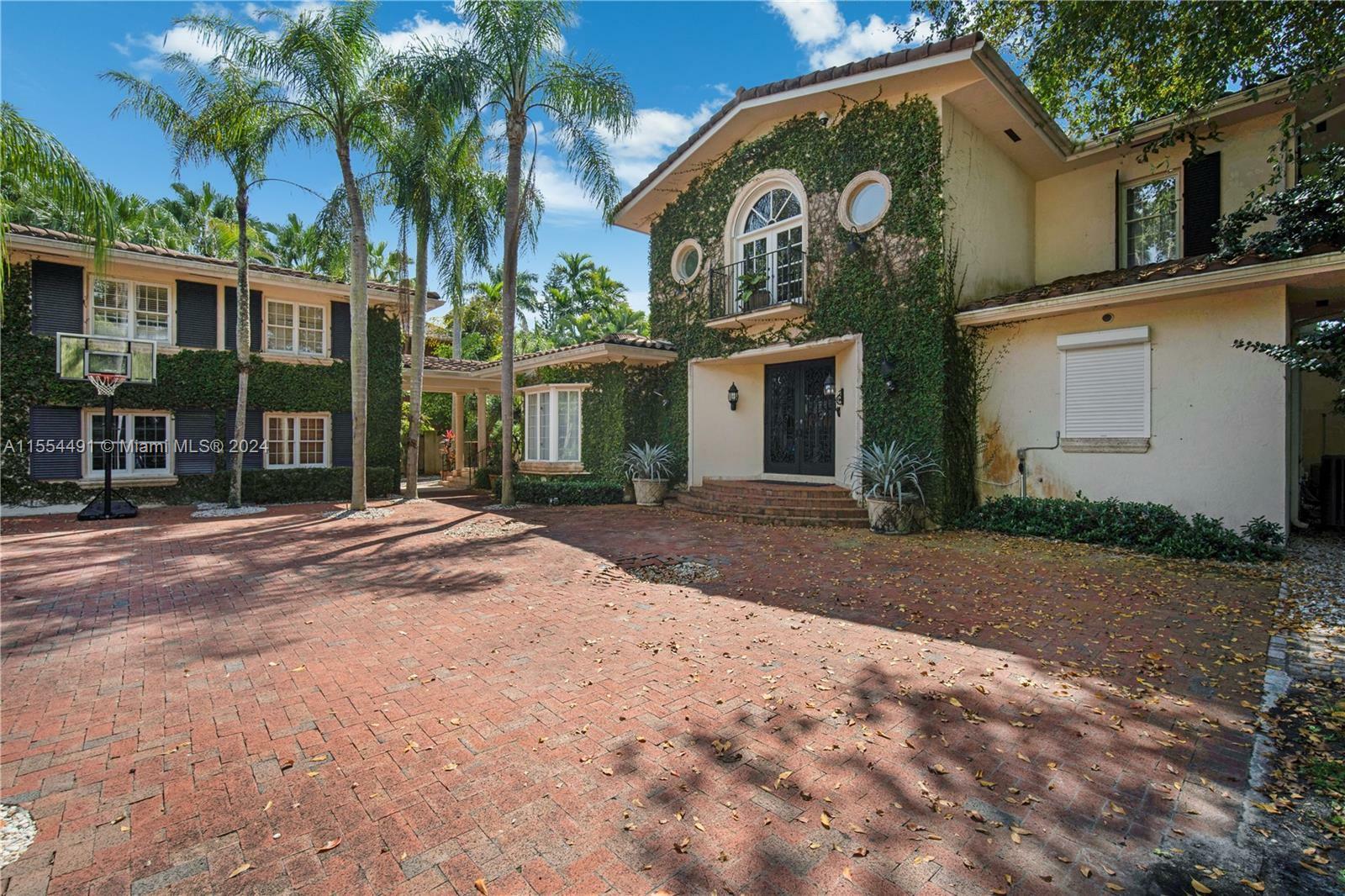 Property Photo: 4850 SW 80th St FL 33143