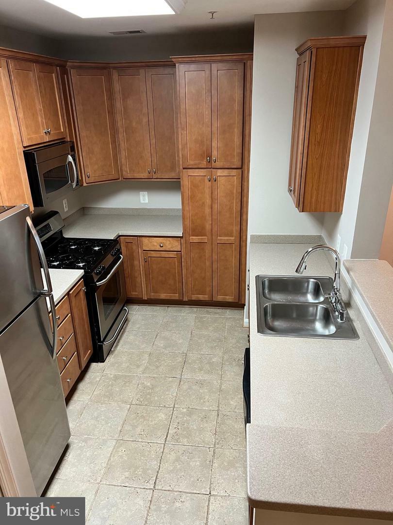 Property Photo: 21216 McFadden Square 306 VA 20165