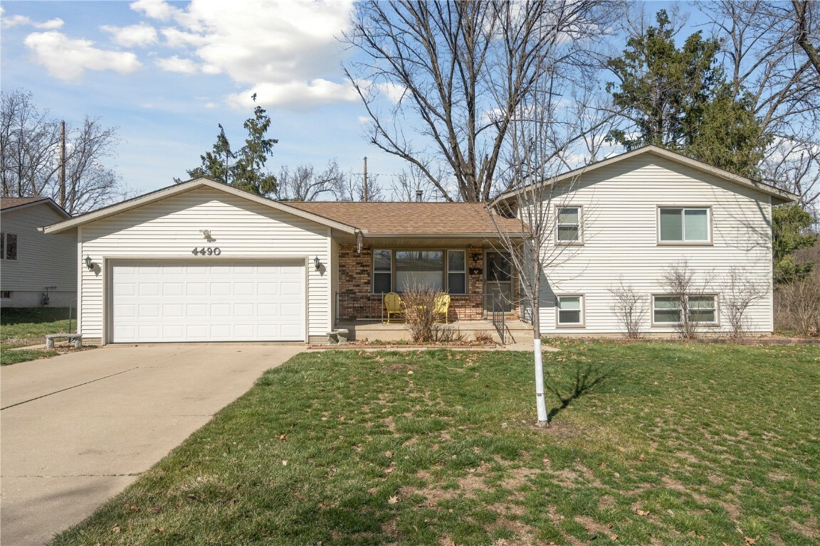 Property Photo:  4490 Westover Road SE  IA 52403 