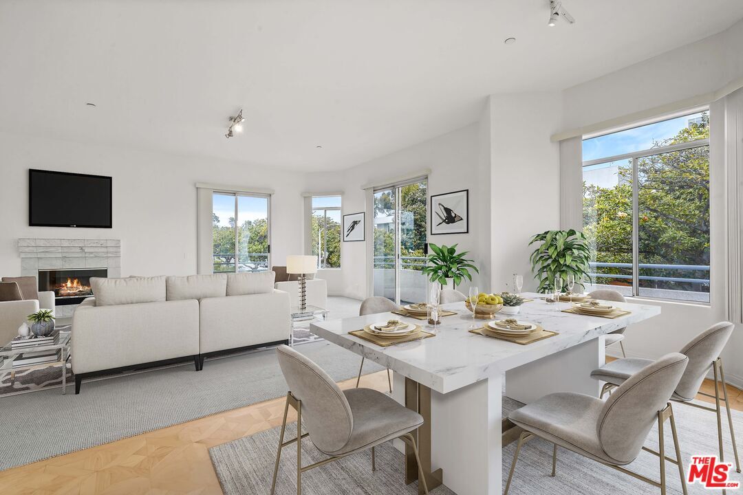 Property Photo:  1325  Arizona Ave 201  CA 90404 