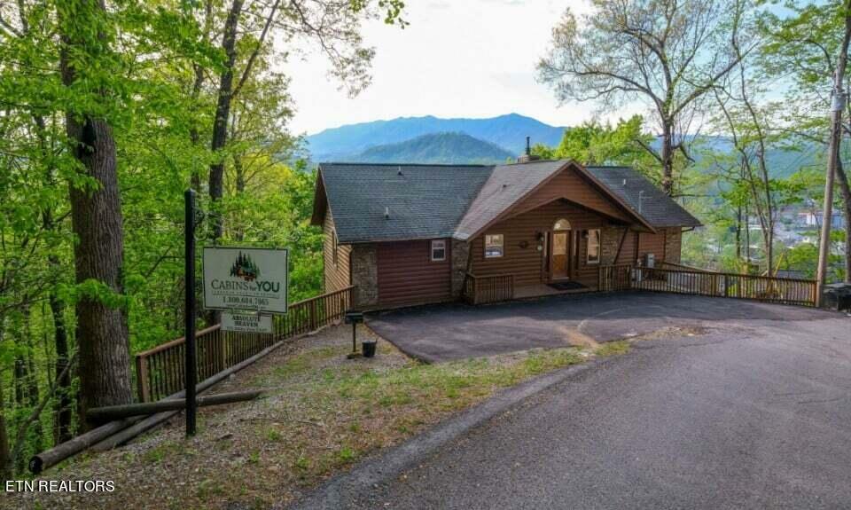 Property Photo:  501 Smoky View Ct Court  TN 37738 