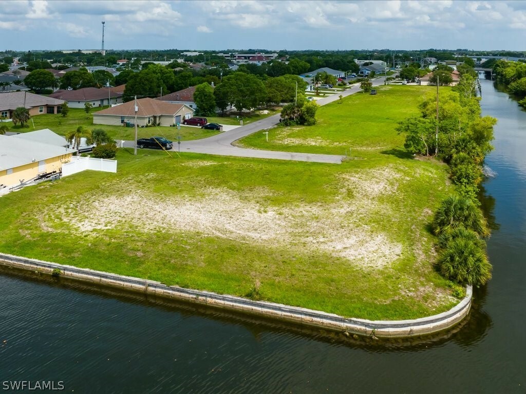 Property Photo:  1001 SE 12th Lane  FL 33990 