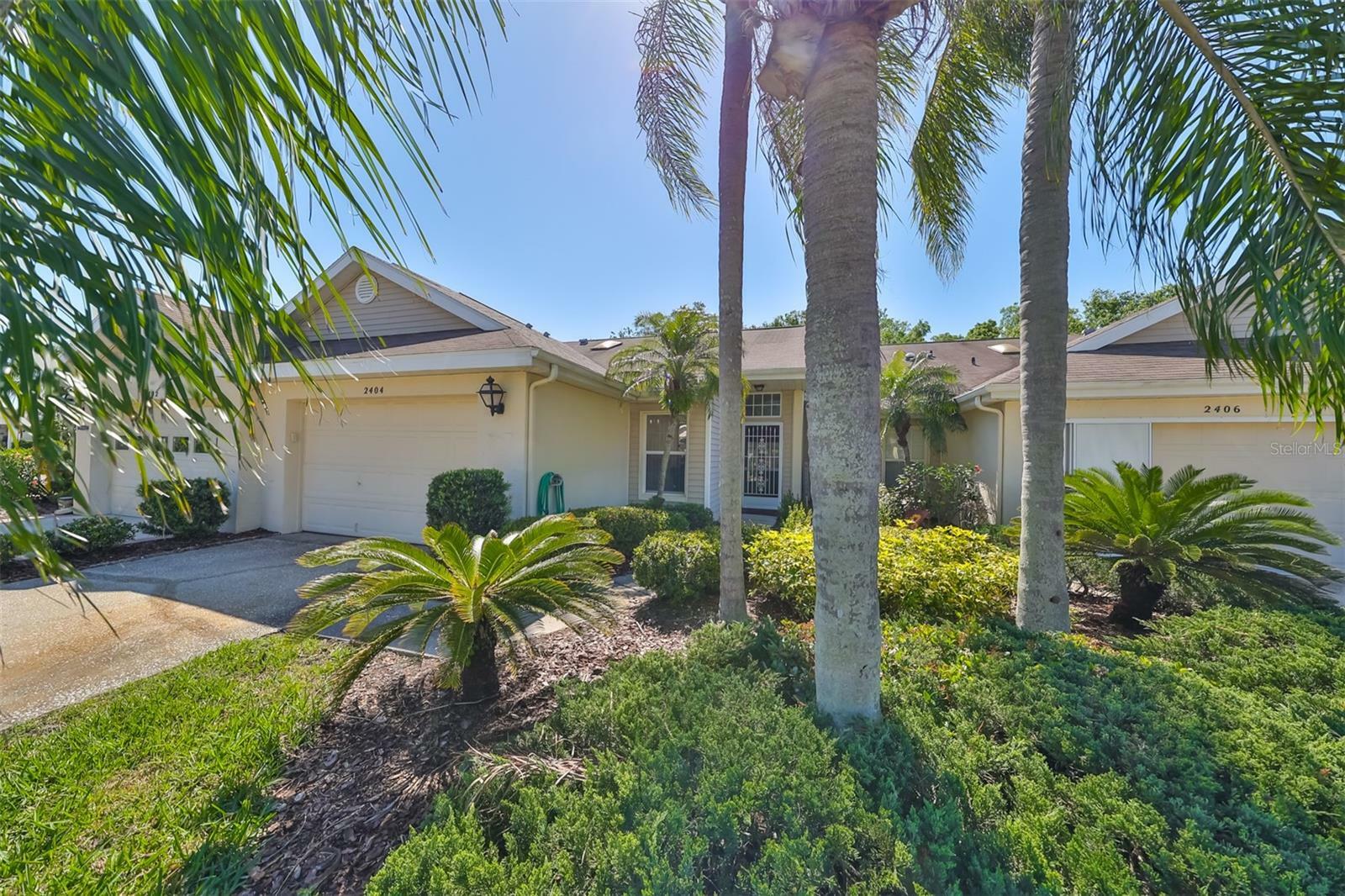 Property Photo:  2404 Old Nantucket Court  FL 33573 