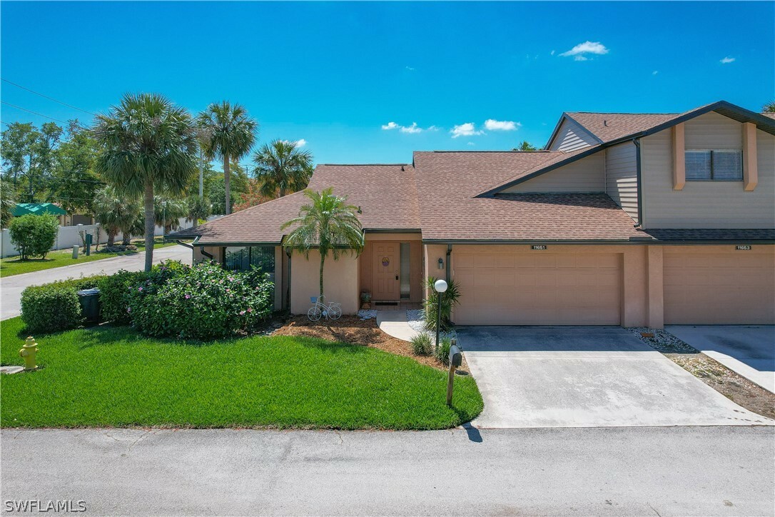 Property Photo:  11651 Pointe Circle Drive  FL 33908 