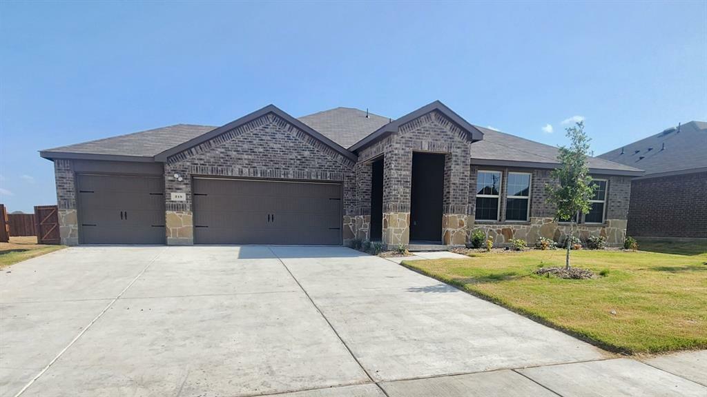 Property Photo: 219 Weathered Way TX 75173