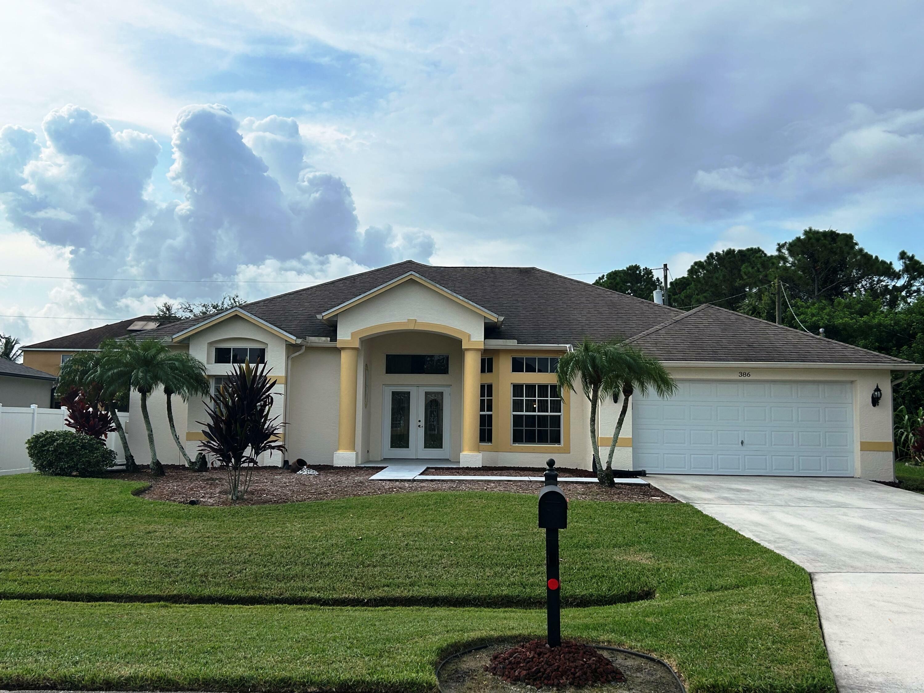 Property Photo:  386 SW Donna Terrace  FL 34984 