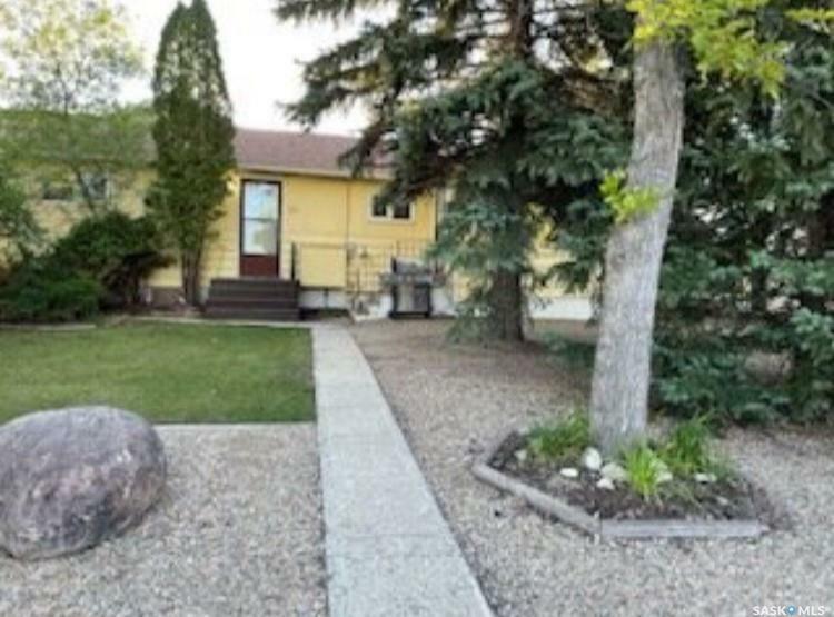 Property Photo:  732 97th Street  SK S0E 1T0 