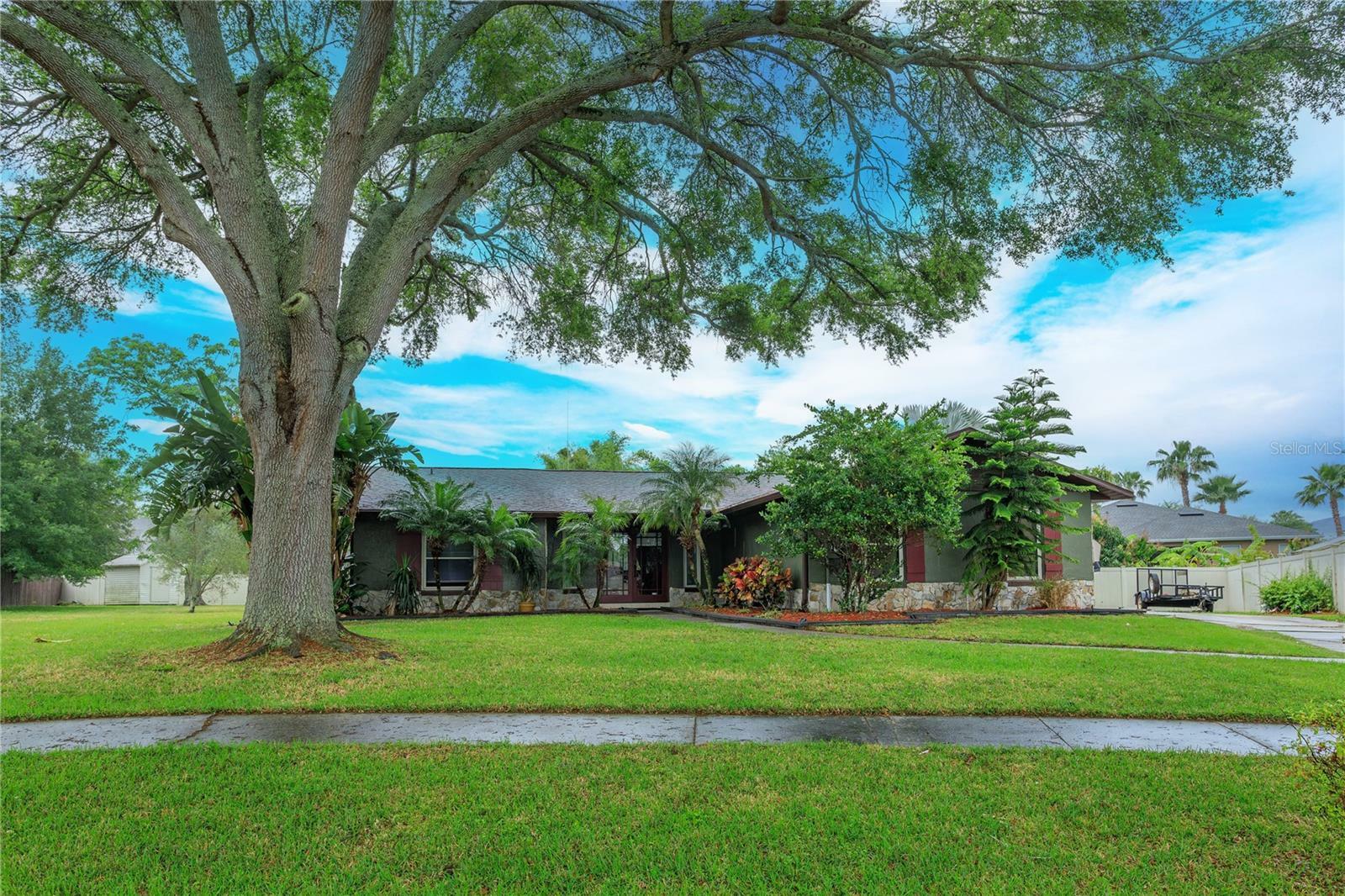 Property Photo:  644 Glenview Drive  FL 34787 