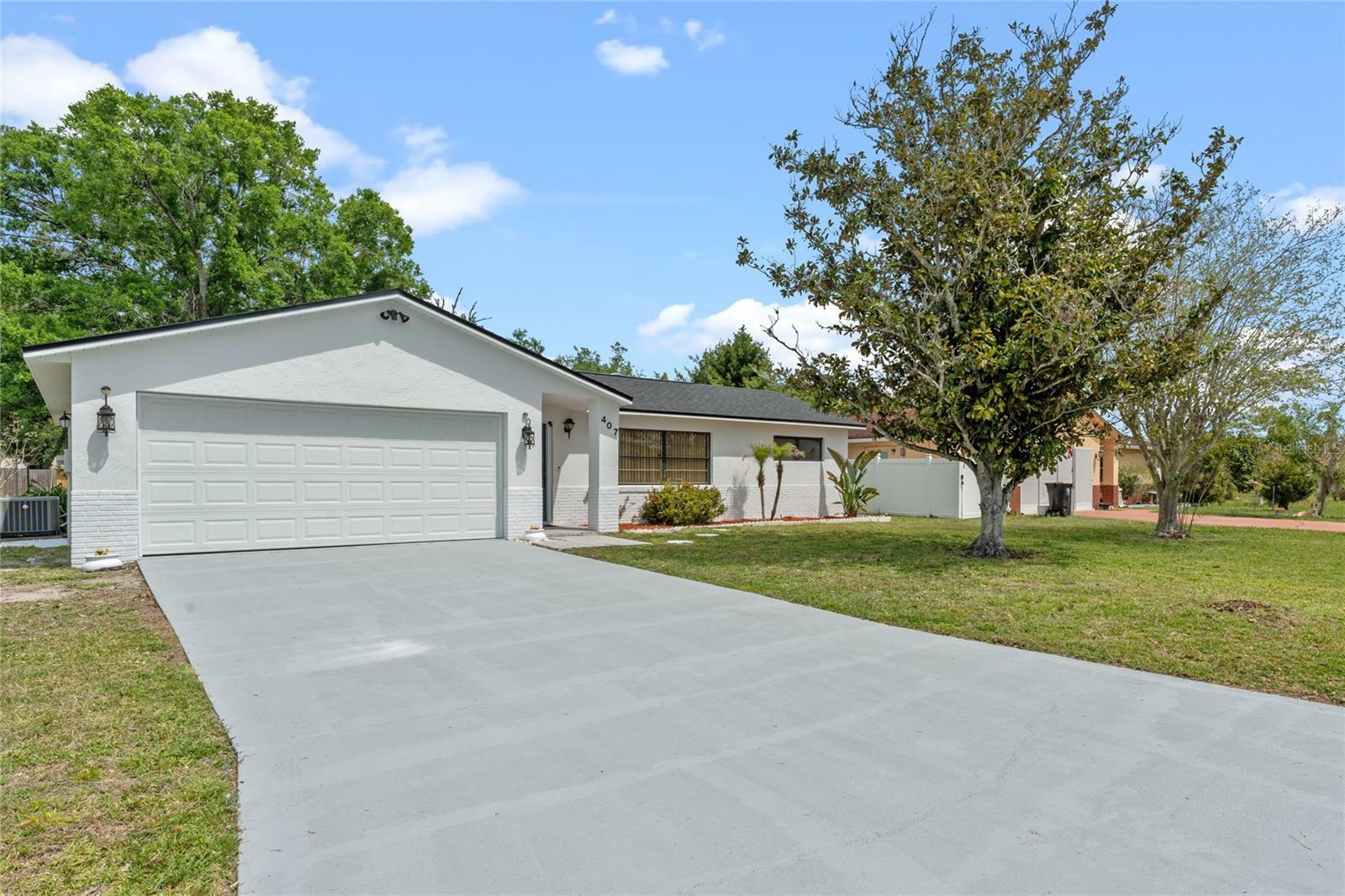 Property Photo:  407 Cart Court  FL 34759 