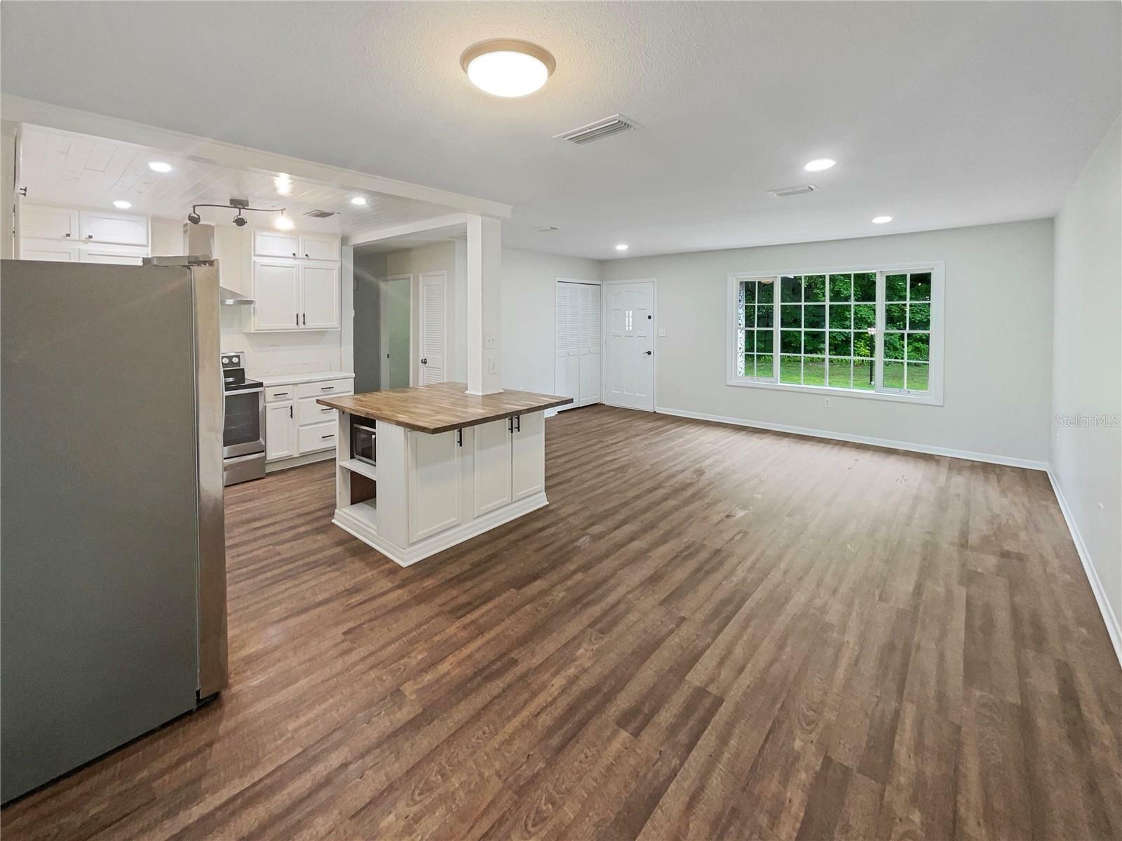 Property Photo:  10 W Bay Street  FL 34797 