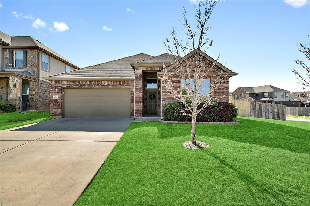 Property Photo: 8720 Maple Ridge Trail TX 76244