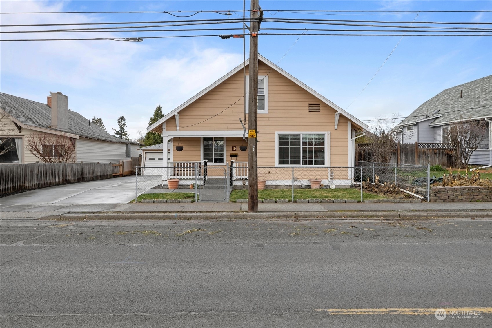 Property Photo:  16 S Roosevelt  WA 99362 