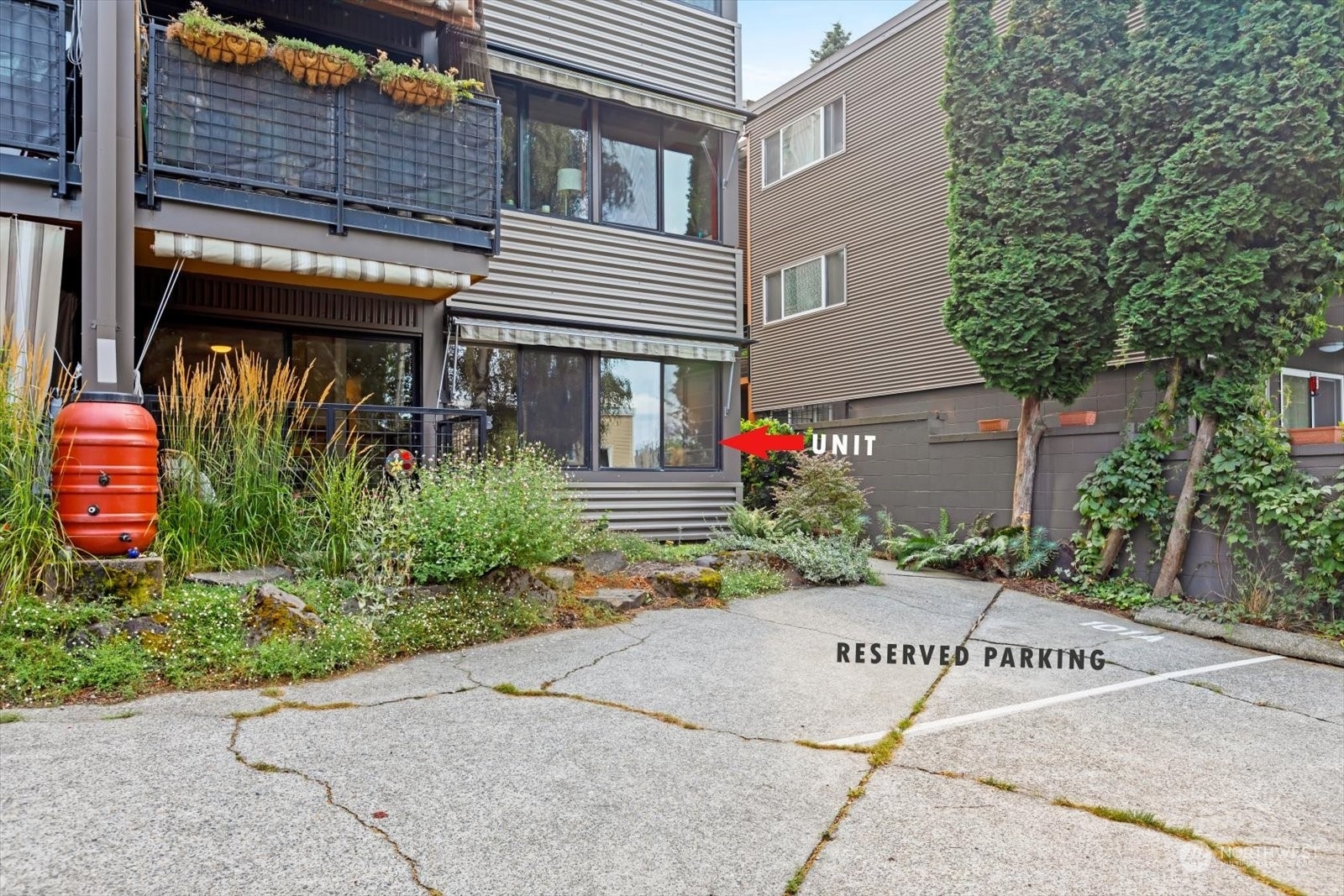 Property Photo:  747 Belmont Place E 101A  WA 98102 