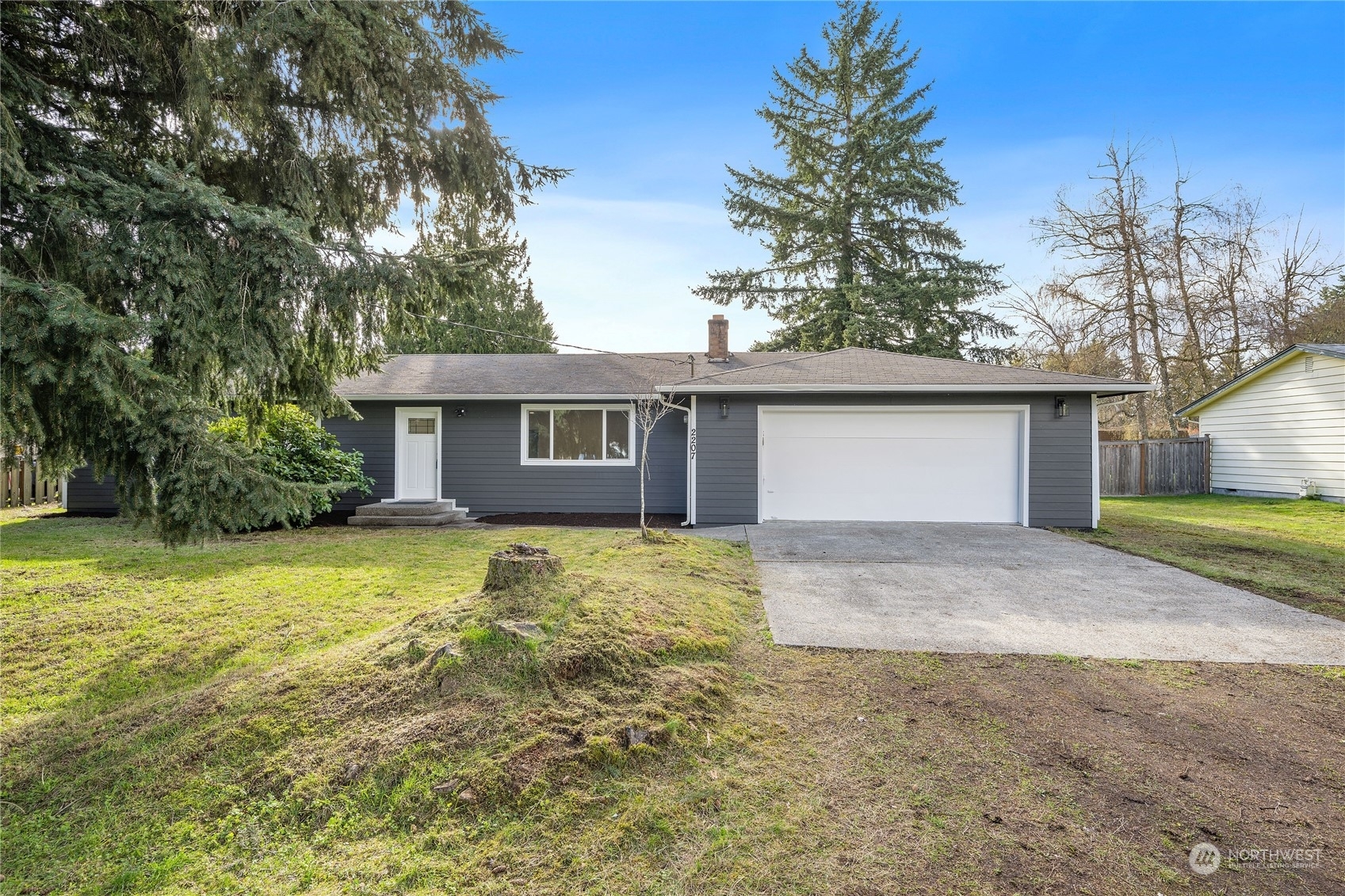 Property Photo:  2207 Trillium Street SE  WA 98503 