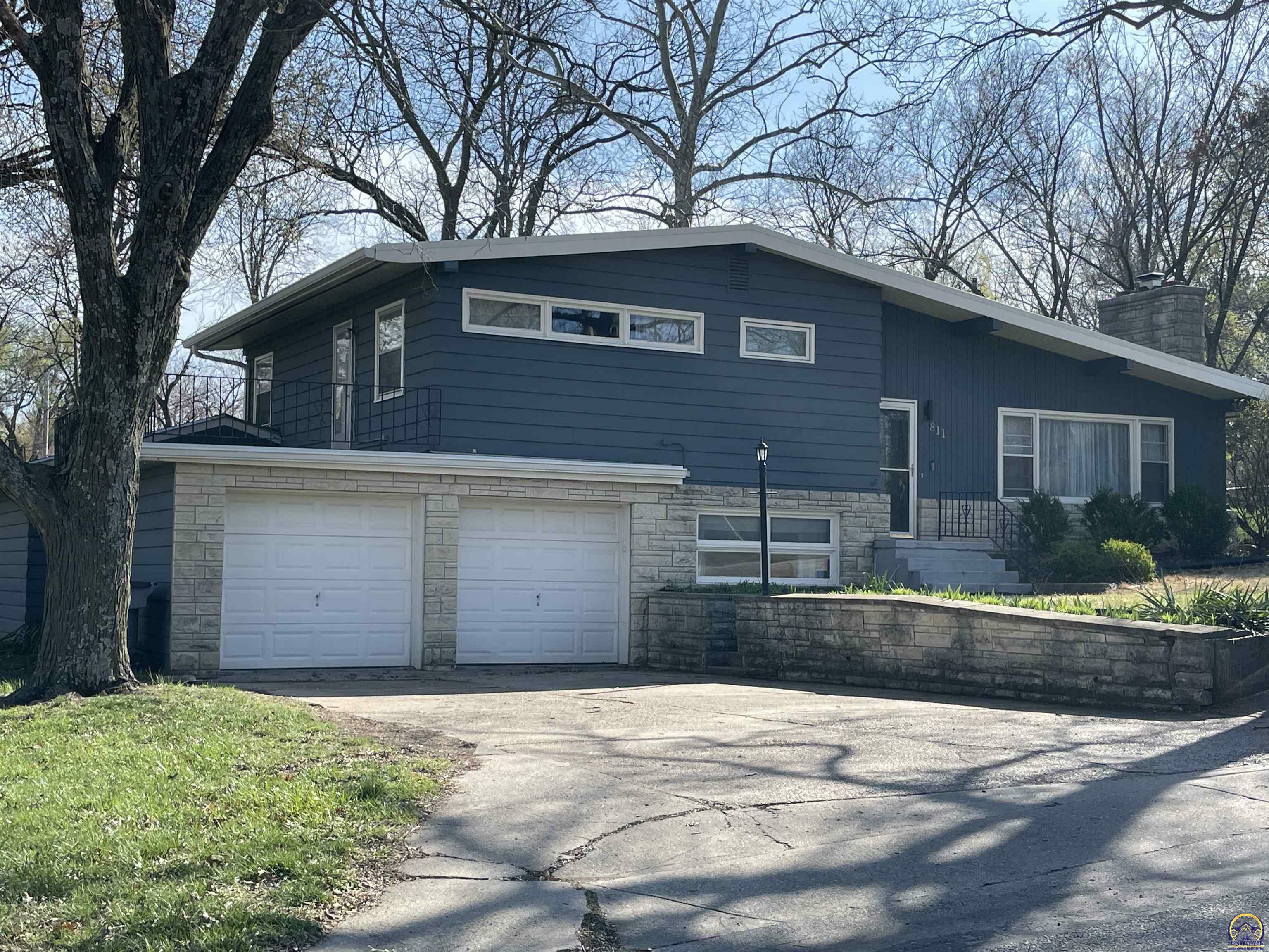 Property Photo: 811 W 18th St KS 66801
