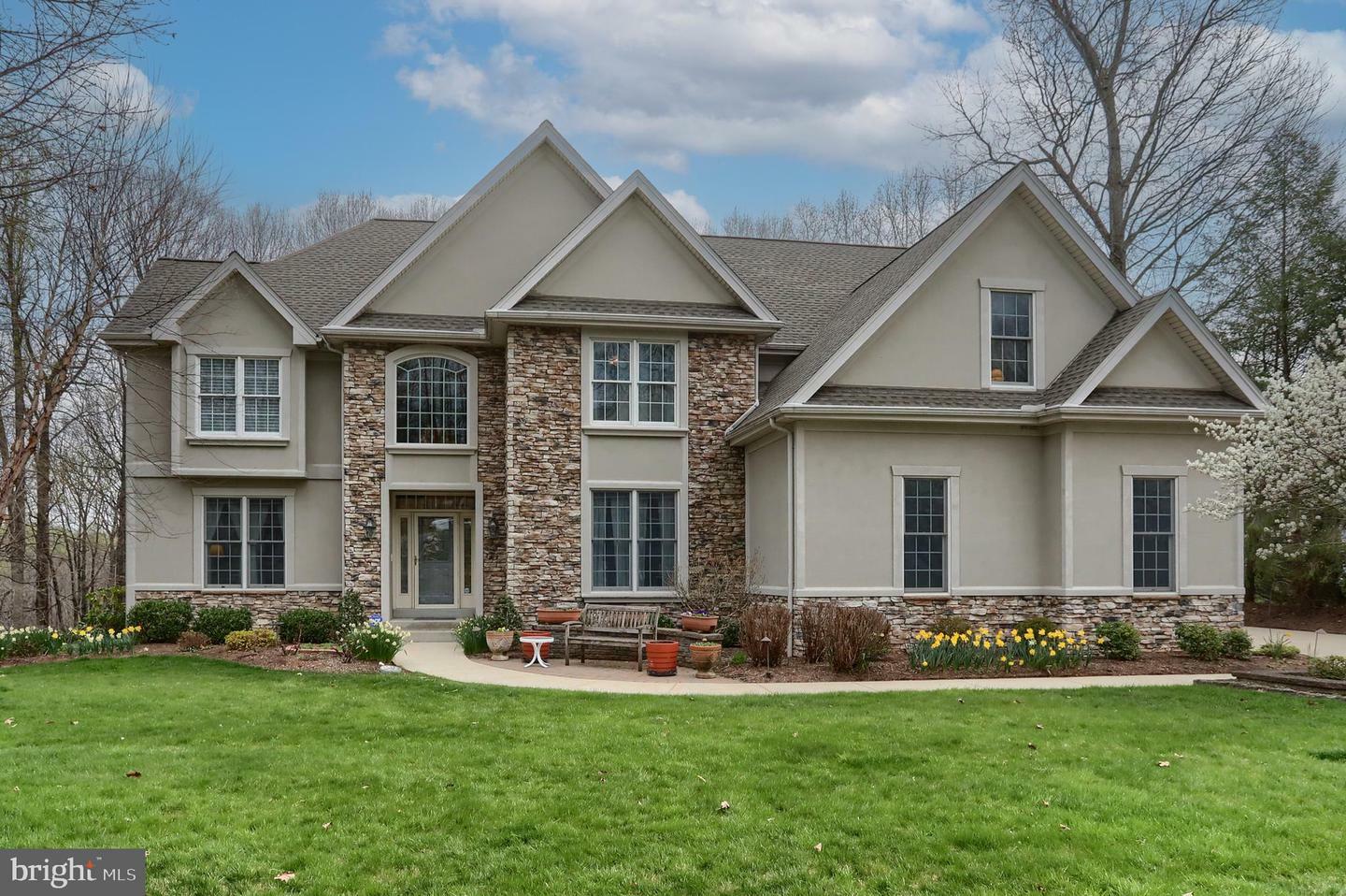 Property Photo: 1085 Derry Woods Drive PA 17036