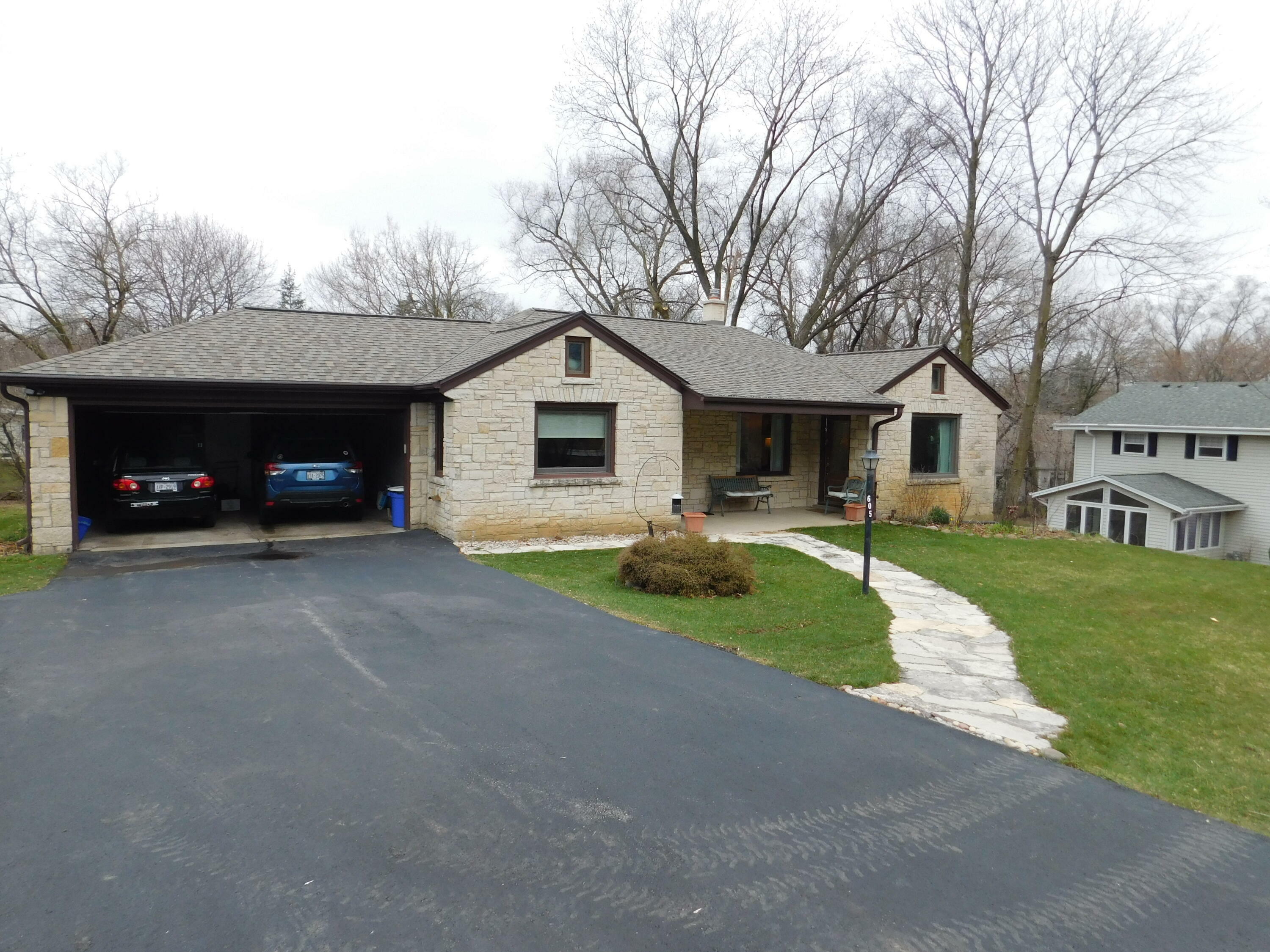 Property Photo:  605 Sunny Slope Rd  WI 53122 