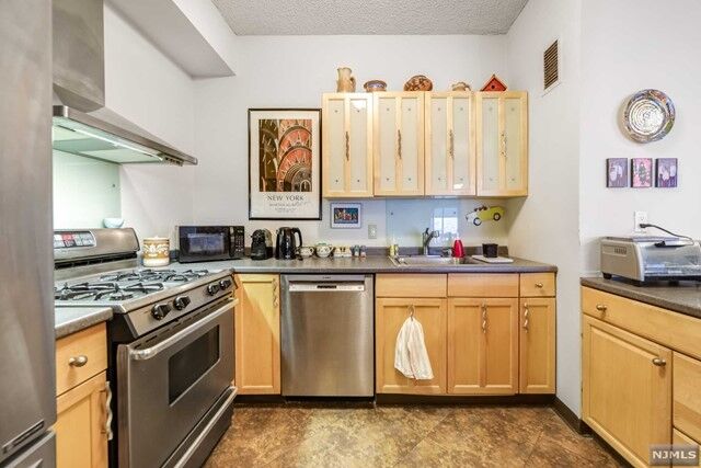 Property Photo:  555 North Avenue 26H  NJ 07024