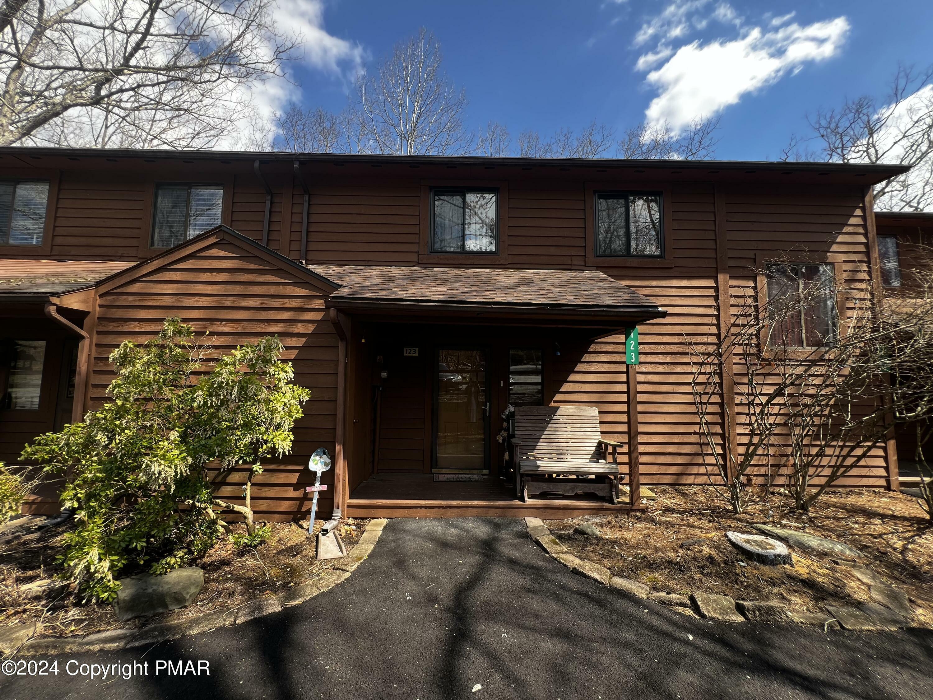 123 Meadow View Court Court  Bushkill PA 18324 photo