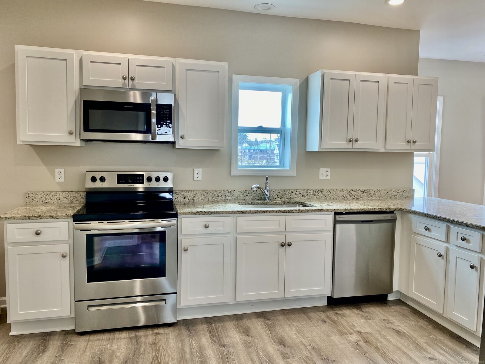 Property Photo:  614 East Main Street  CT 06450 