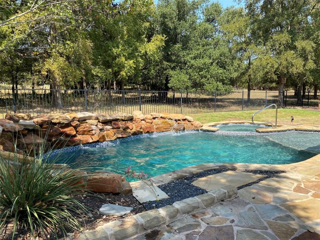Property Photo:  500 Dove Hollow Trail  TX 78633 