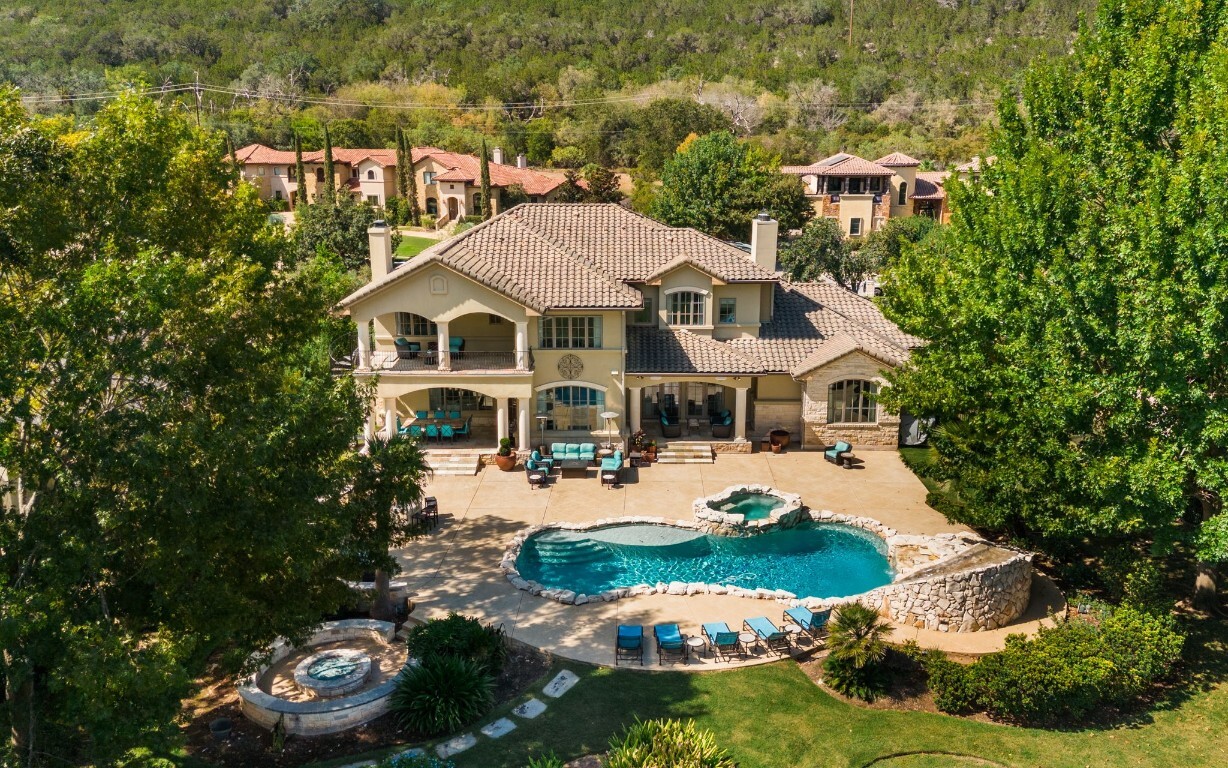 Property Photo:  8208 Big View Drive  TX 78730 