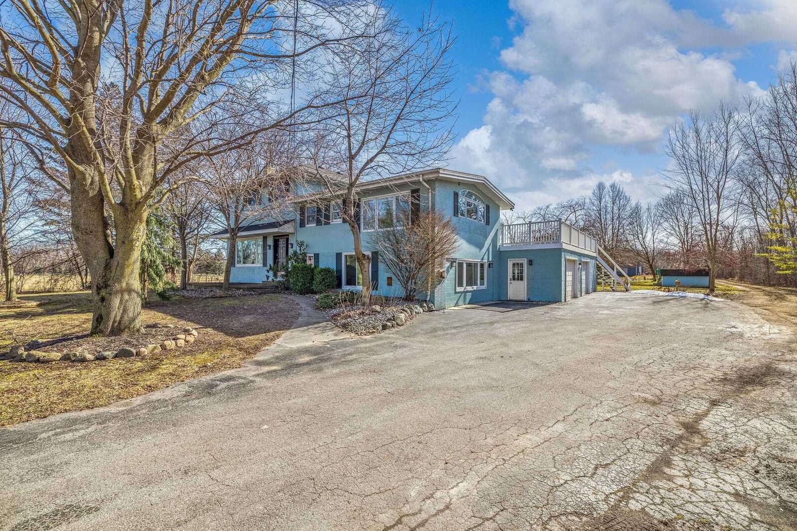 Property Photo:  6807 W Freeland  MI 48623 