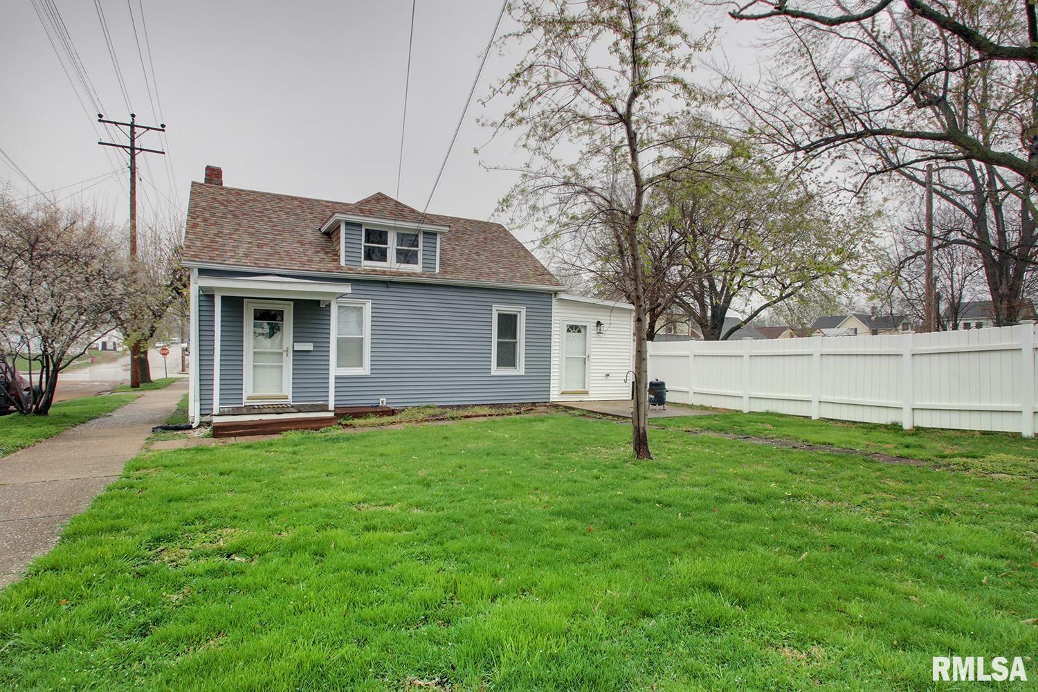 Property Photo:  815 S 10th Street  IL 62301 