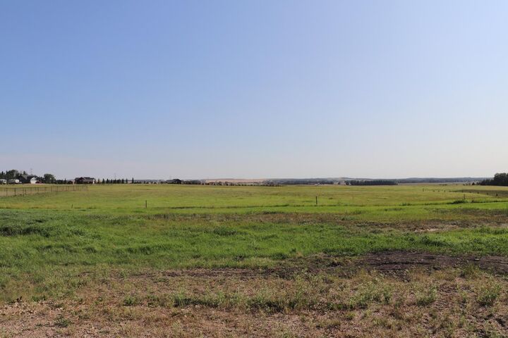 Property Photo: 253050 Township Road 424 AB T4J 1R1