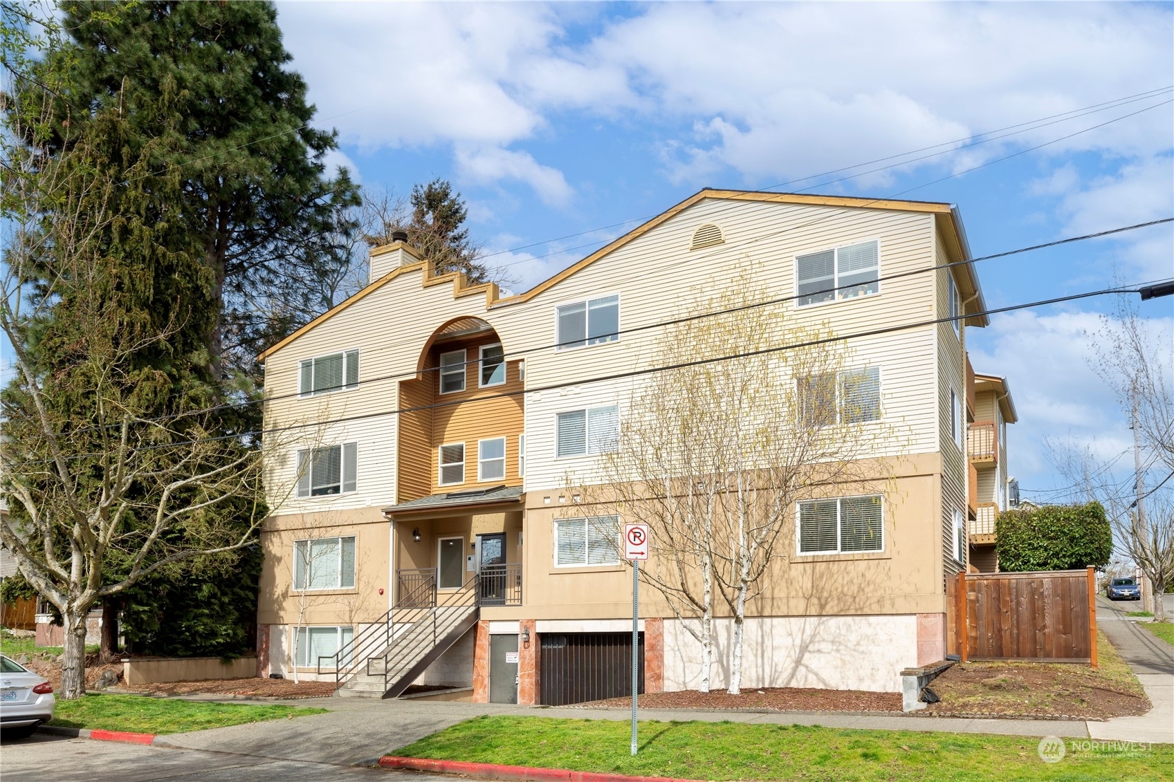 Property Photo:  1154 N 92nd Street 33  WA 98103 