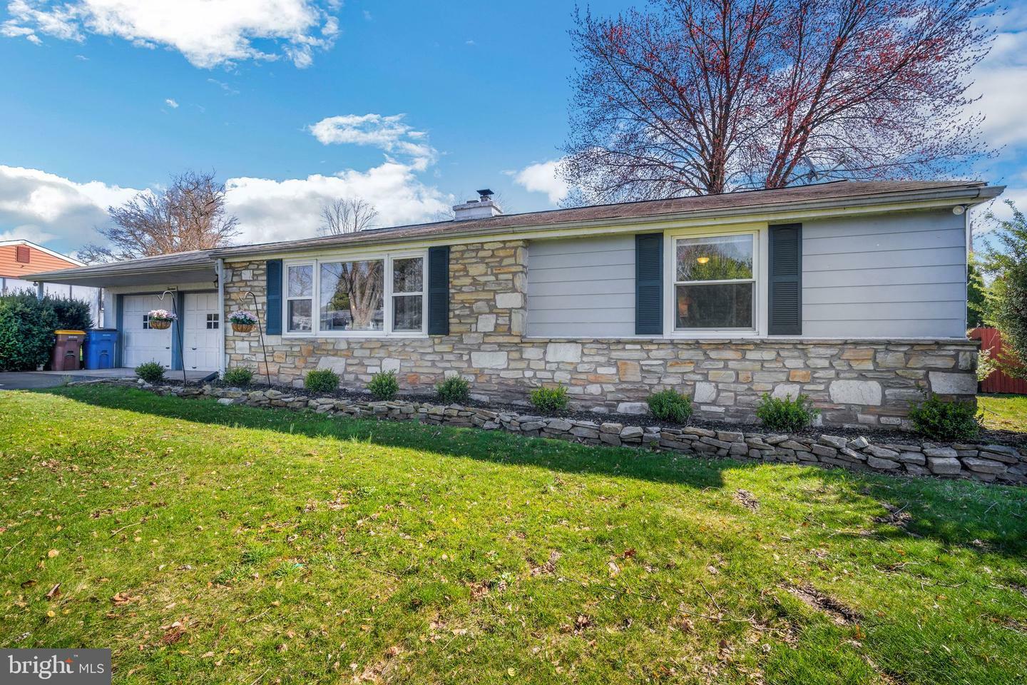 Property Photo:  13 Knoll Drive  PA 19067 