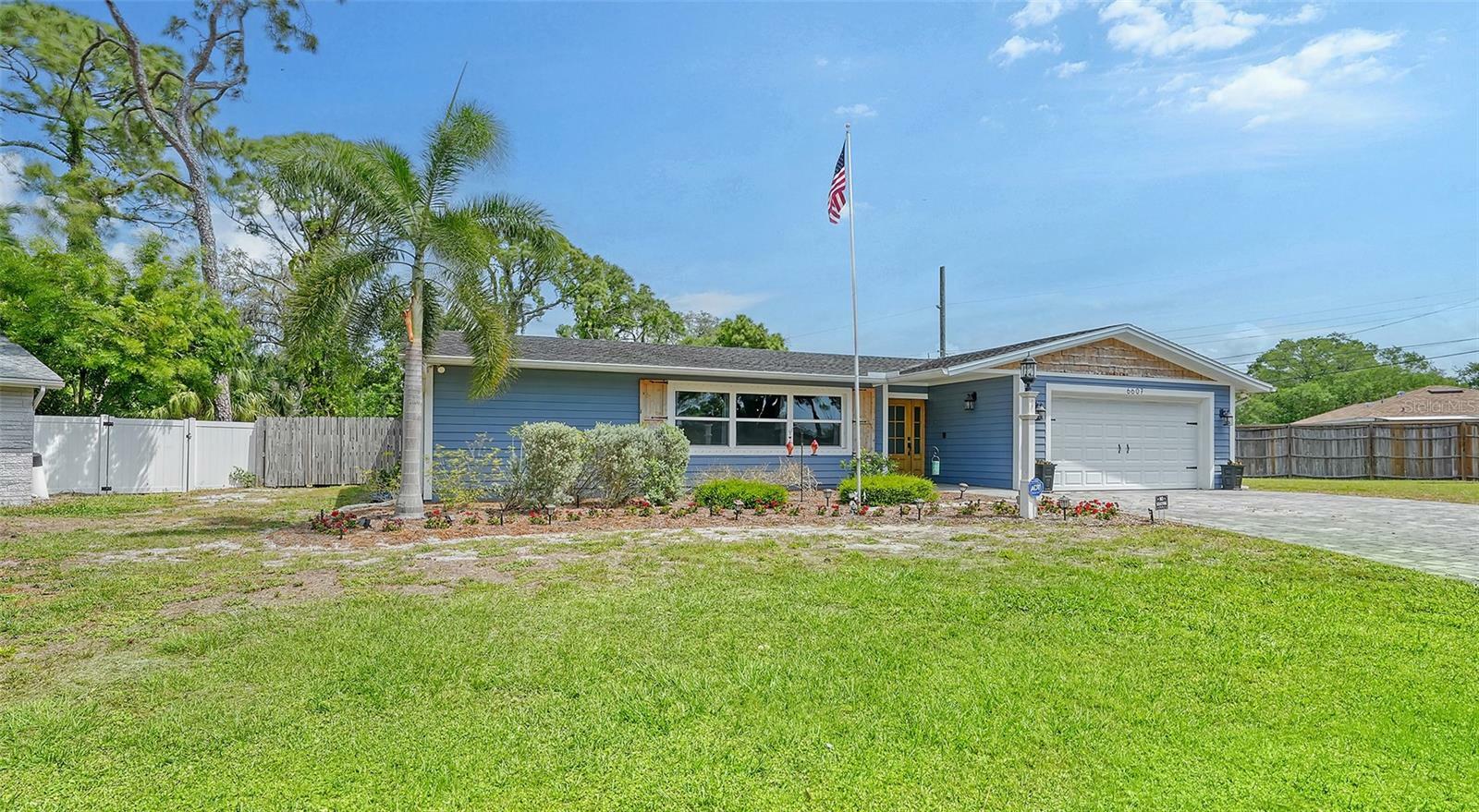 Property Photo:  6607 Conetta Drive  FL 34243 