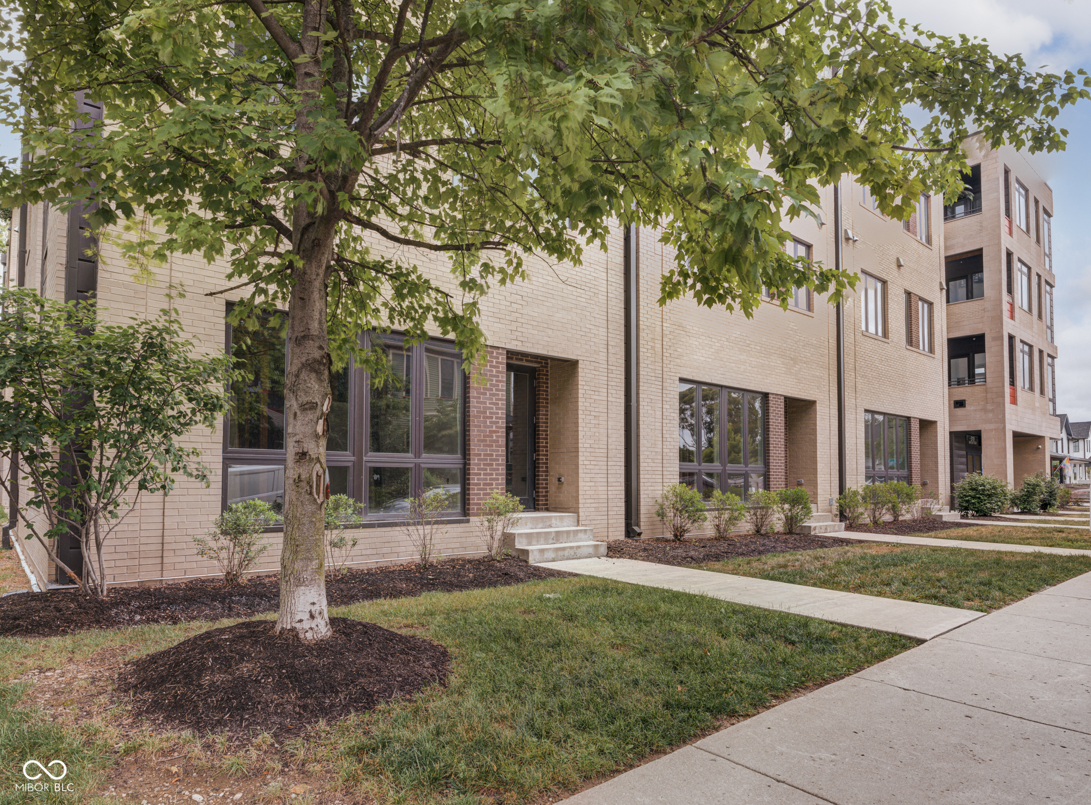 Property Photo: 319 E 16th Street 207 IN 46202